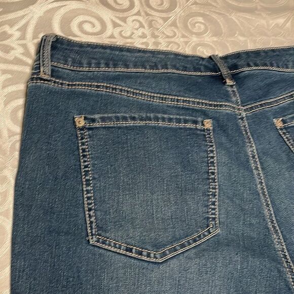 Gloria Vanderbilt All-around Slimming Effect button fly Rail Straight crops 16 - Picture 8 of 15